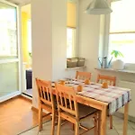 Apartament Przy Metrze I Przy Lesie شقة وارسو