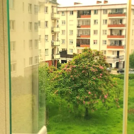 Apartament Przy Metrze I Przy Lesie 바르샤바