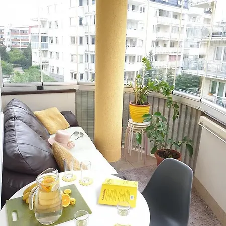Apartament Przy Metrze I Przy Lesie وارسو