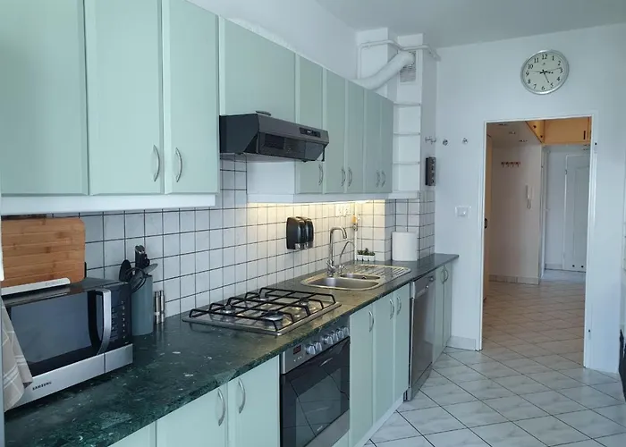 Apartament Przy Metrze I Przy Lesie Daire Varşova