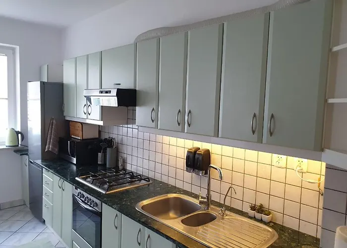 Daire Apartament Przy Metrze I Przy Lesie