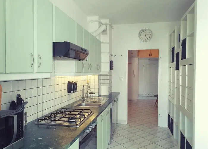 Apartament Przy Metrze I Przy Lesie Daire Varşova