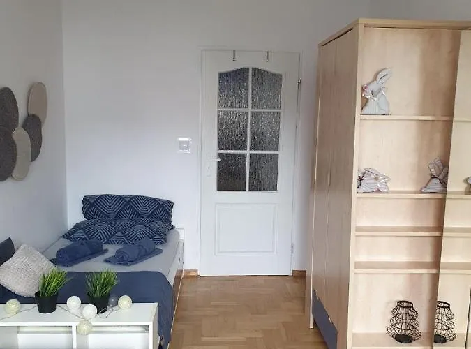 Apartament Przy Metrze I Przy Lesie Daire Varşova