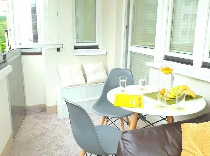 Apartament Przy Metrze I Przy Lesie Daire Varşova