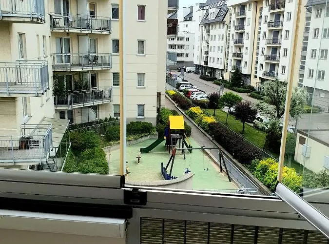 Daire Apartament Przy Metrze I Przy Lesie Varşova