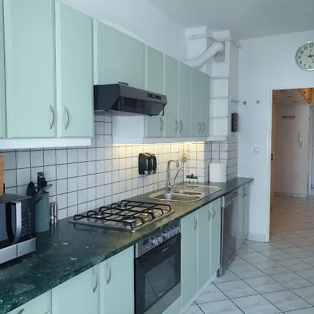 Apartament Przy Metrze I Przy Lesie Daire Varşova