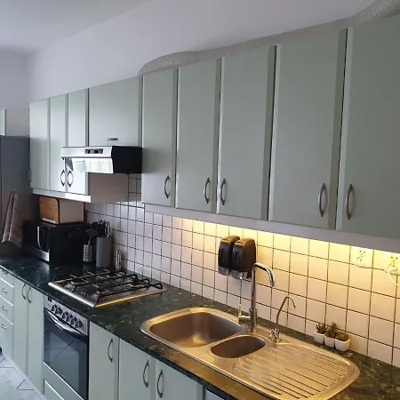 Daire Apartament Przy Metrze I Przy Lesie