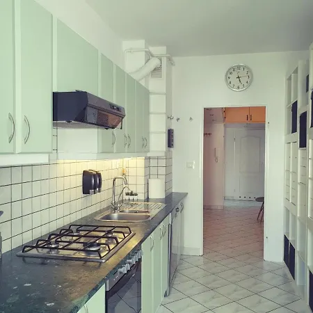 Apartament Przy Metrze I Przy Lesie Daire Varşova