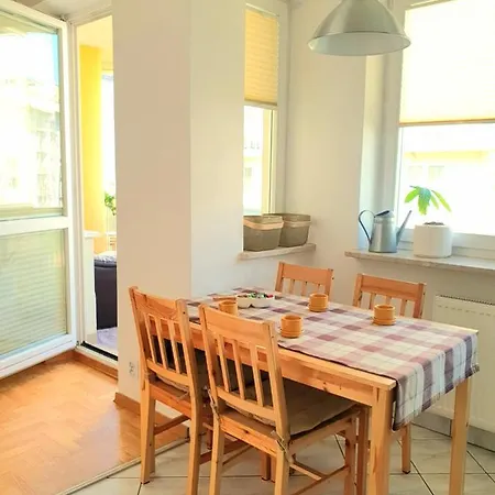 Apartament Przy Metrze I Przy Lesie Daire Varşova