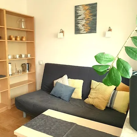 Apartament Przy Metrze I Przy Lesie * Varşova