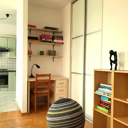 Apartament Przy Metrze I Przy Lesie Daire