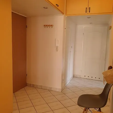 Daire Apartament Przy Metrze I Przy Lesie