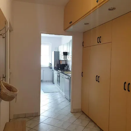 Daire Apartament Przy Metrze I Przy Lesie Varşova