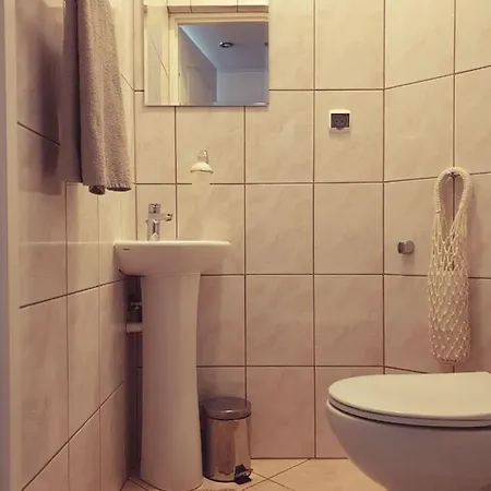 Daire Apartament Przy Metrze I Przy Lesie Varşova