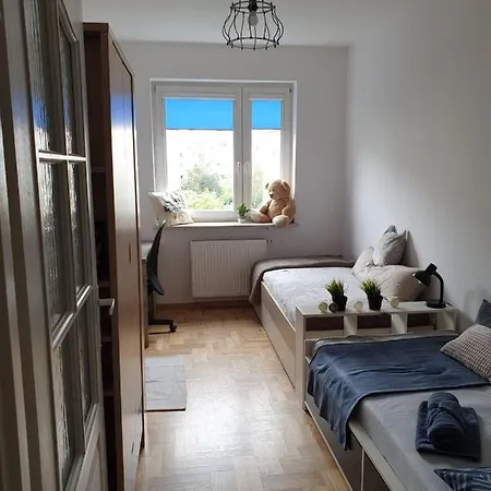 Apartament Przy Metrze I Przy Lesie * Varşova