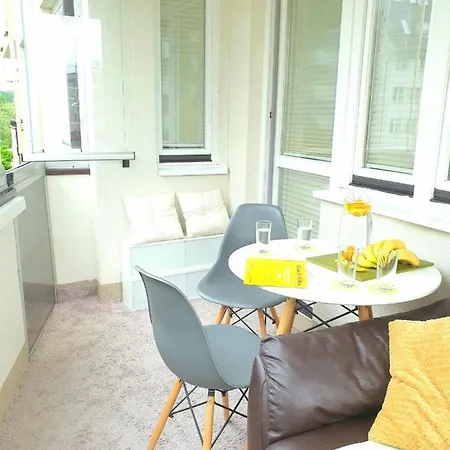 Apartament Przy Metrze I Przy Lesie Daire Varşova