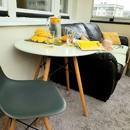 Apartament Przy Metrze I Przy Lesie Daire Varşova
