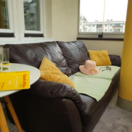 Apartament Przy Metrze I Przy Lesie Daire Varşova