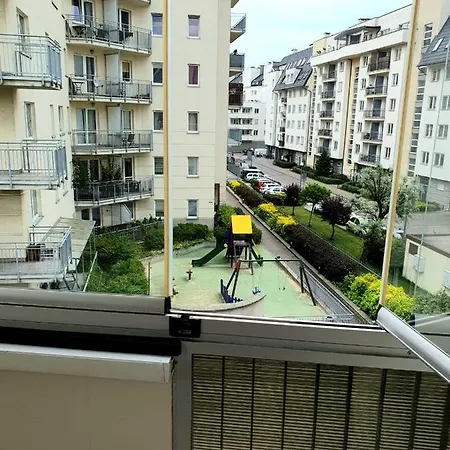 Daire Apartament Przy Metrze I Przy Lesie Varşova