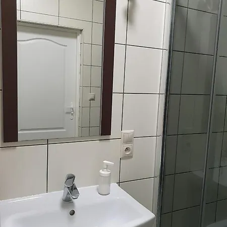 Apartament Przy Metrze I Przy Lesie Daire Varşova