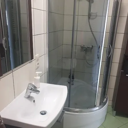Apartament Przy Metrze I Przy Lesie Daire Varşova
